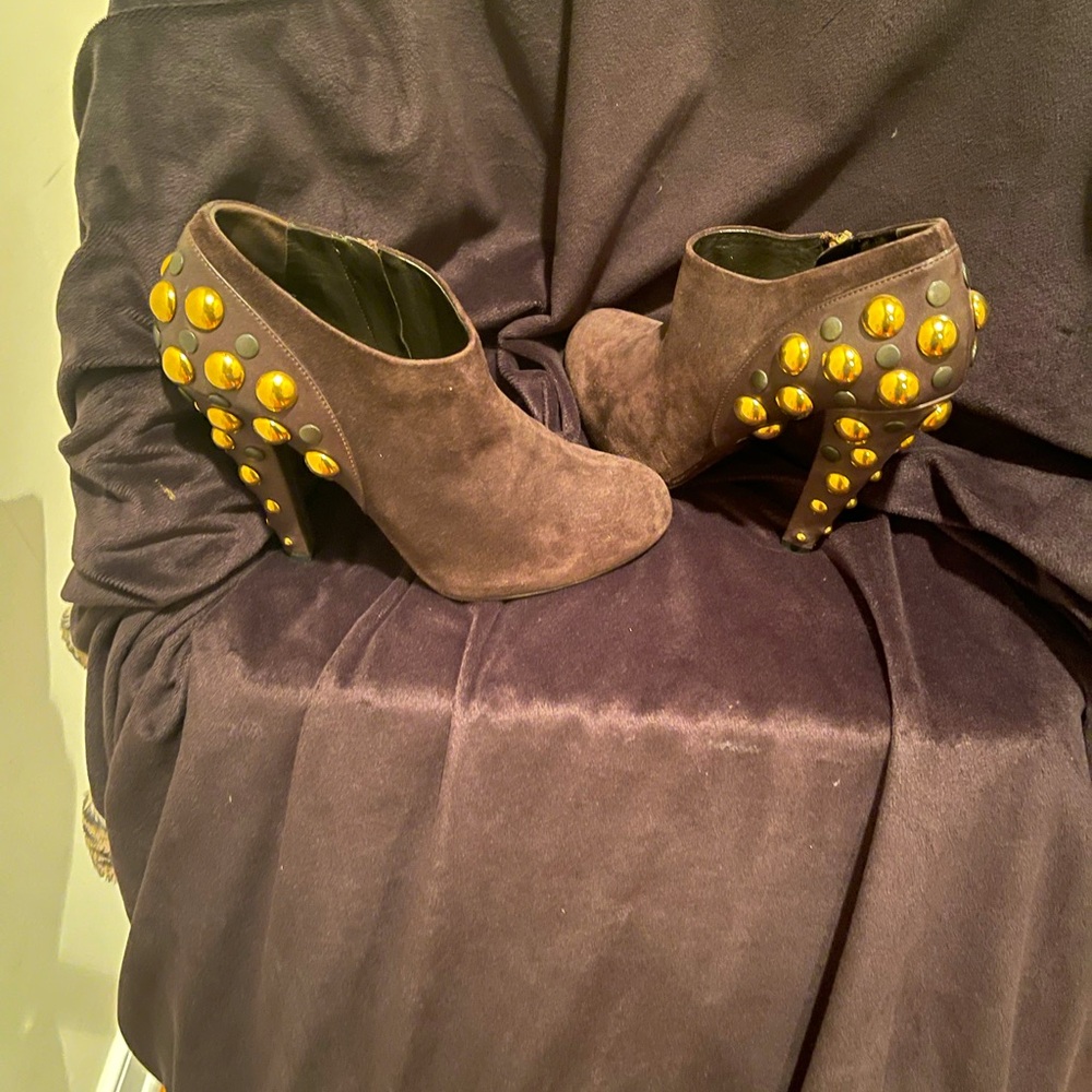 Gucci studded brown boots size 39.5